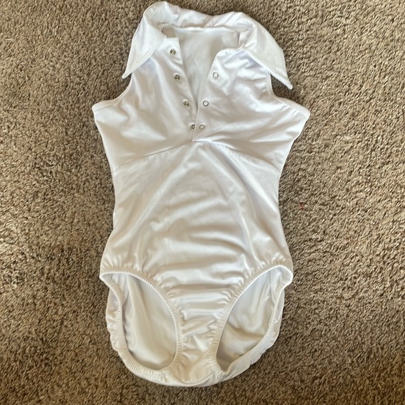 Curtain Call white leotard with collar
011 - Picture 1 of 2